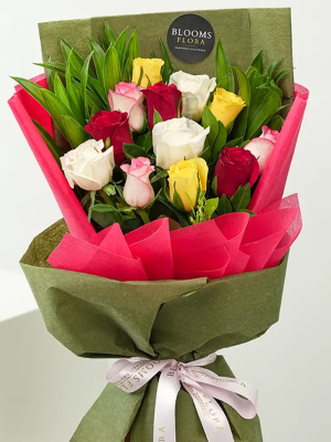  Alanya Çiçekçi - 12 Renkli Gül Buketi